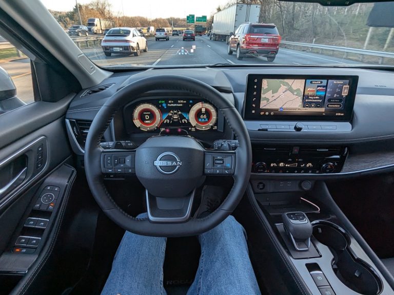 2025-Nissan-Rogue-Platinum_08